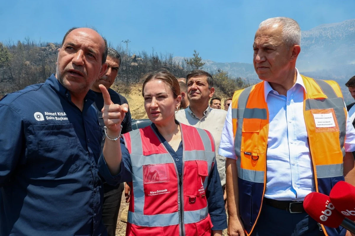Antalya B&uuml;y&uuml;kşehir İtfaiyesi Alanya Yangınına 135 Personel Ve 44 Ara&ccedil;la Destek Veriyor
