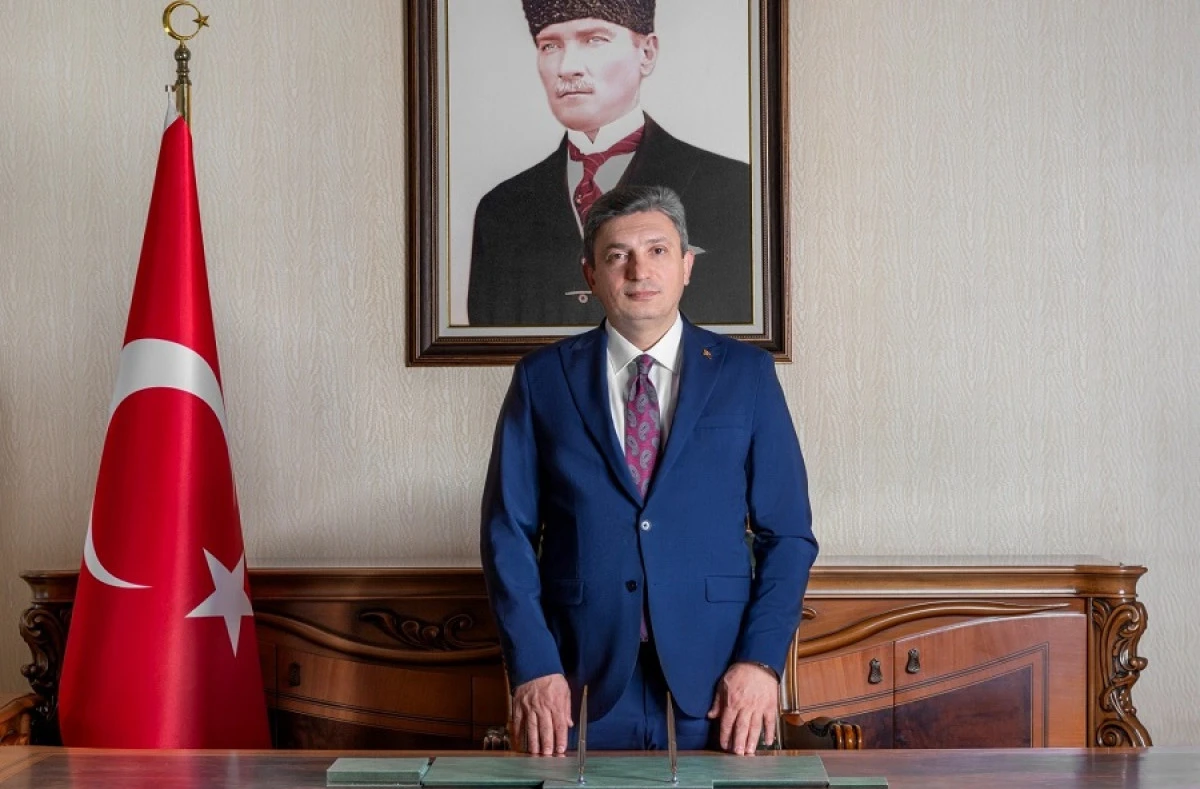 Antalya Valisi Hulusi Şahin'den Babalar G&uuml;n&uuml; Mesajı