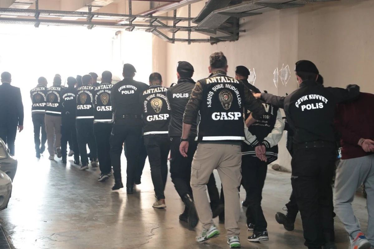 ANTALYA'DA EĞLENCE MEKANLARINDA YAĞMA OPERASYONU