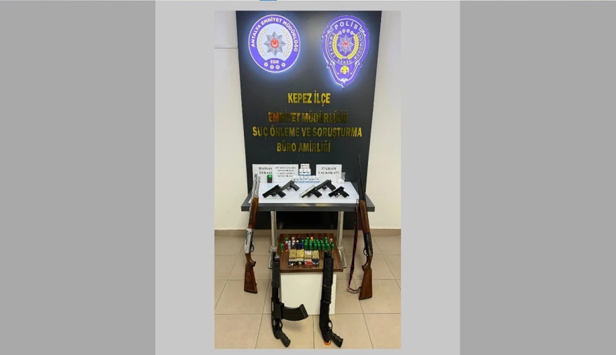 Antalya'da Eş Zamanlı Operasyon: Silah Ve Uyuşturucu Ele Ge&ccedil;irildi