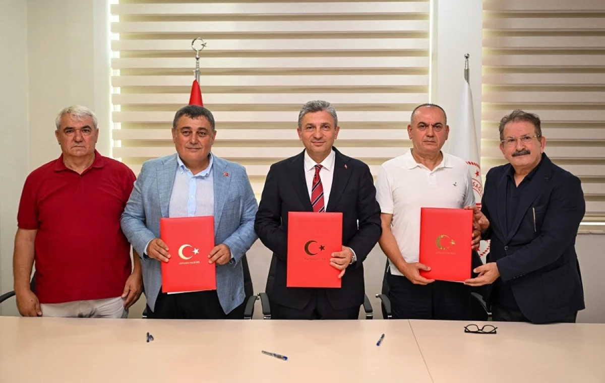 Antalya'da İki Yeni Aile Sağlığı Merkezi İ&ccedil;in İmzalar Atıldı