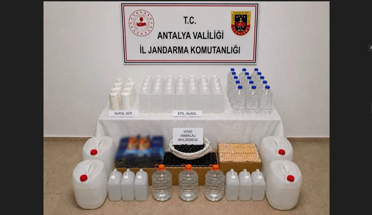 Antalya&rsquo;da Ka&ccedil;ak Alkol Operasyonu