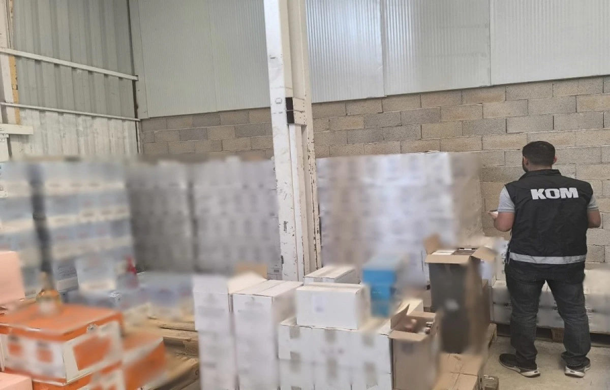 Antalya&rsquo;da Ka&ccedil;ak&ccedil;ılık Operasyonları: 4 Bin 301 Şişe Ka&ccedil;ak İ&ccedil;ki Ele Ge&ccedil;irildi