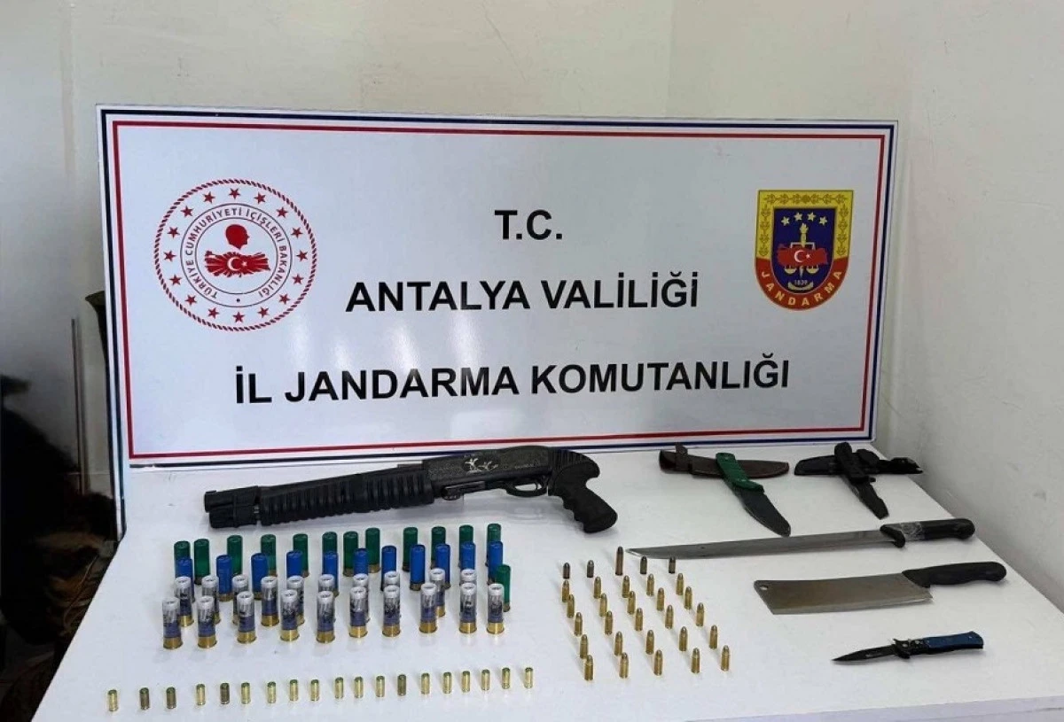 Antalya'da Ruhsatsız Silah Operasyonu