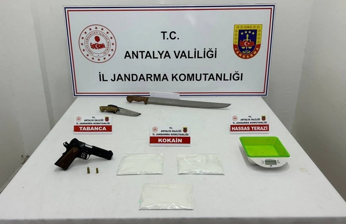 Antalya’da Uyuşturucu Operasyonu: 2 Kişi Gözaltında