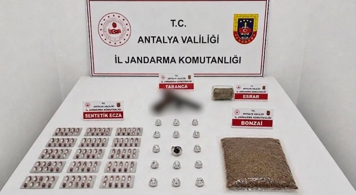 Antalya'da Uyuşturucuya Jandarma Darbesi: 2 İl&ccedil;ede Operasyon, 2 Tutuklama