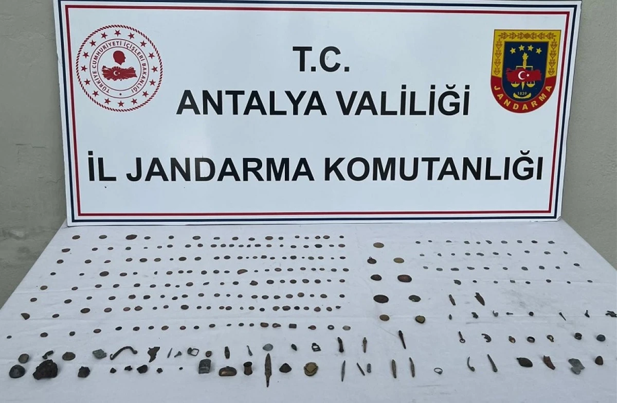 Avsallar&rsquo;da Tarihi Eser Operasyonu: 281 Par&ccedil;a Ele Ge&ccedil;irildi