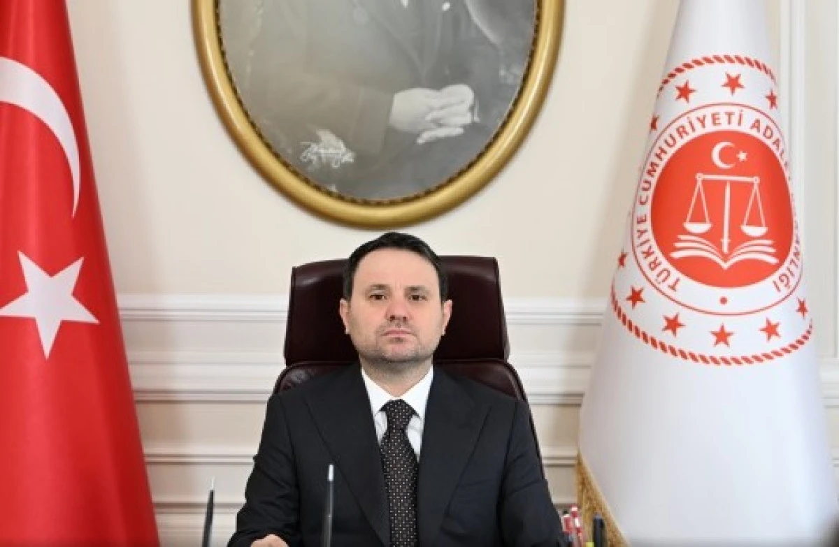 Bakan G&uuml;rlek: &Ouml;l&ccedil;&uuml;t Dini Kimlik Değil, Su&ccedil; Teşkil Eden Fiillerdir