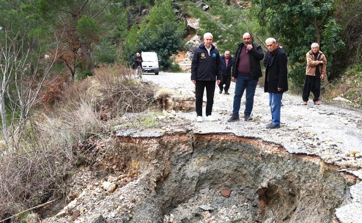 Başkan &Ouml;z&ccedil;elik Afet B&ouml;lgelerinde Sahada