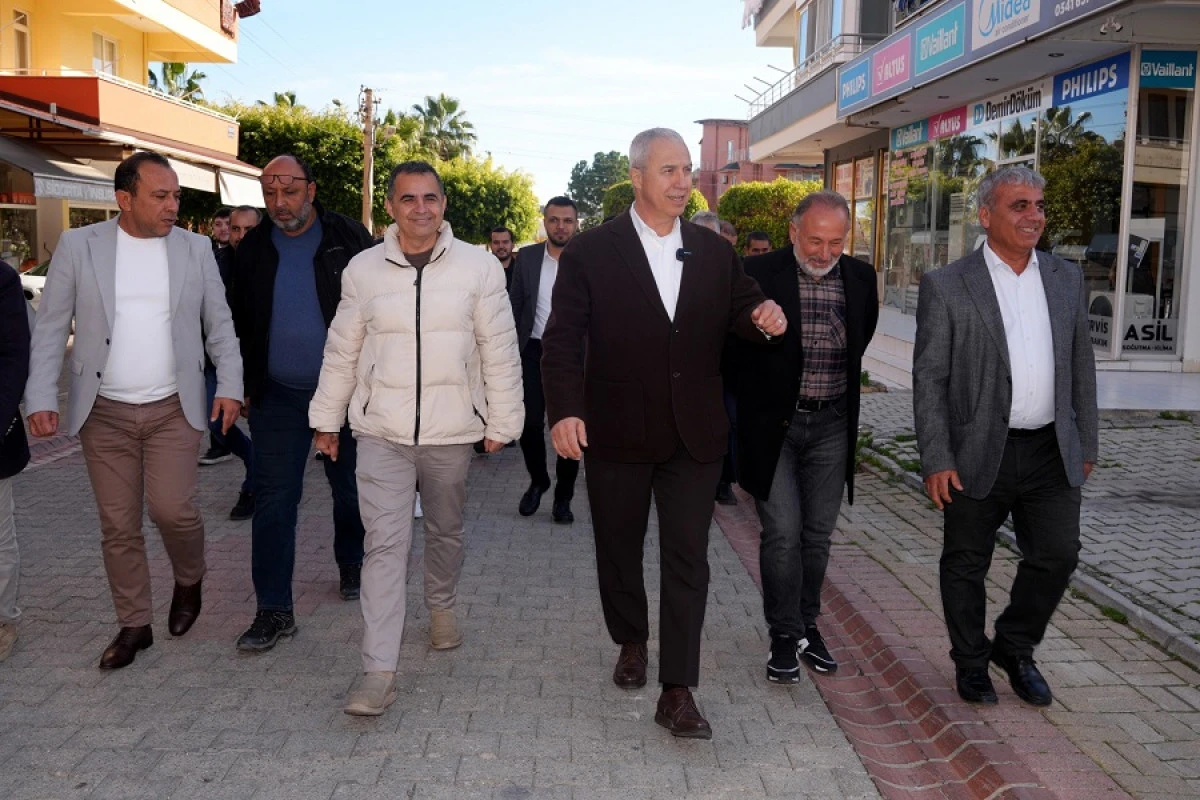 Başkan &Ouml;z&ccedil;elik Avsallar&rsquo;da Sahada: Halk Kafe, D&uuml;ğ&uuml;n Salonu Ve Sanat Sokağı Masada