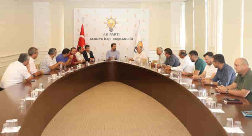 Başkan Toklu Muhtarlarla istişarelerini sürdürüyor