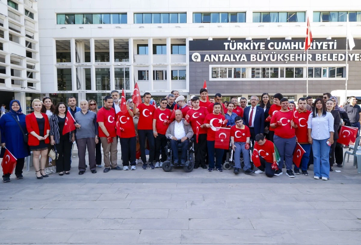 B&uuml;y&uuml;kşehir Belediyesi &ouml;n&uuml;nde t&ouml;ren d&uuml;zenlendi