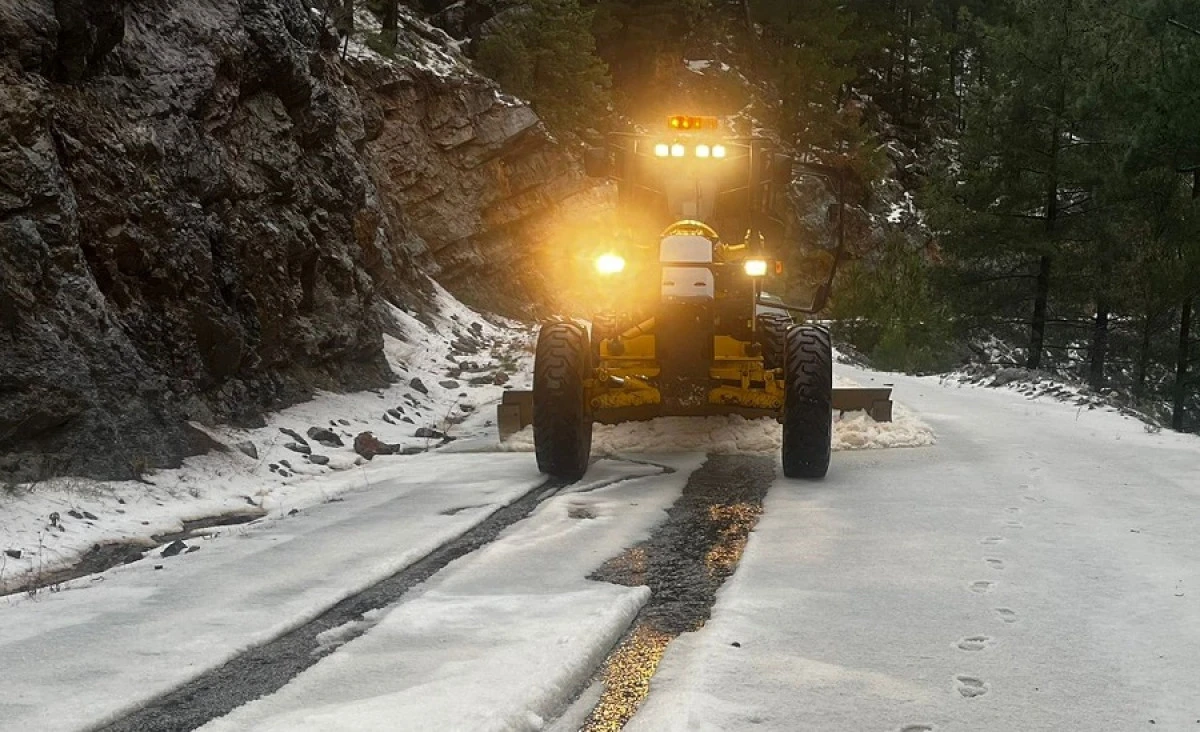 B&uuml;y&uuml;kşehir Ekiplerinin Alanya Yollarında Kış Mesaisi S&uuml;r&uuml;yor