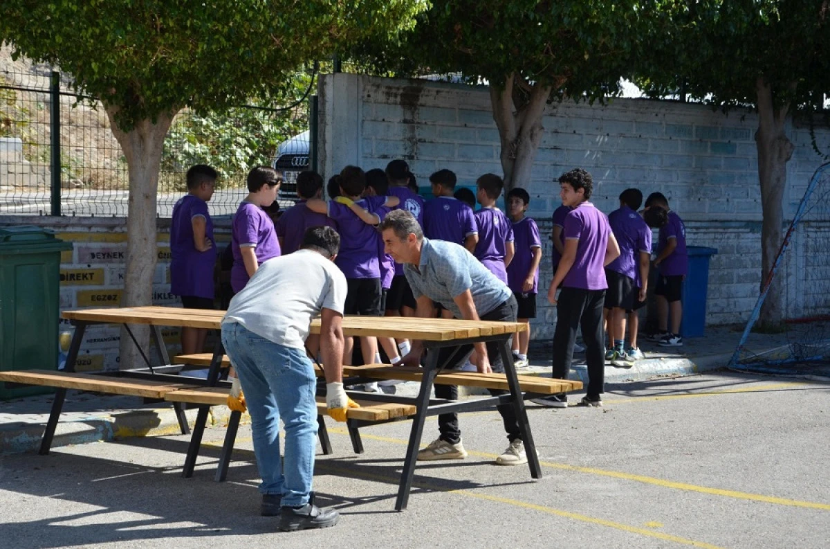 Büyükşehir’den Bank Ve Piknik Masası Desteği