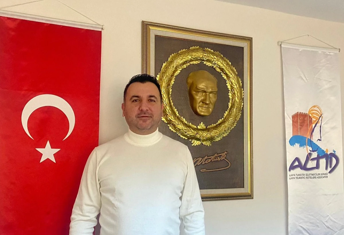 Cem &Ouml;zcan Beklenen M&uuml;jdeyi Verdi 