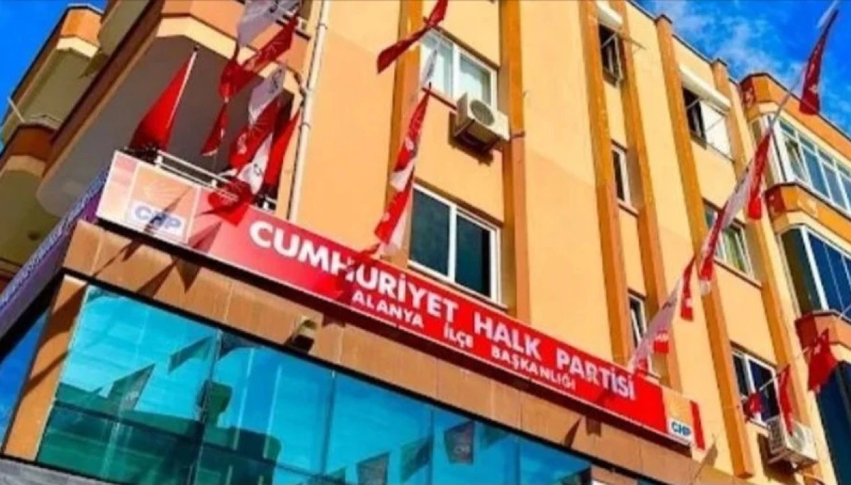 CHP Alanya&rsquo;da Yeni D&ouml;nem: G&uuml;rkan Yılmaz İl&ccedil;e Başkanı Oldu