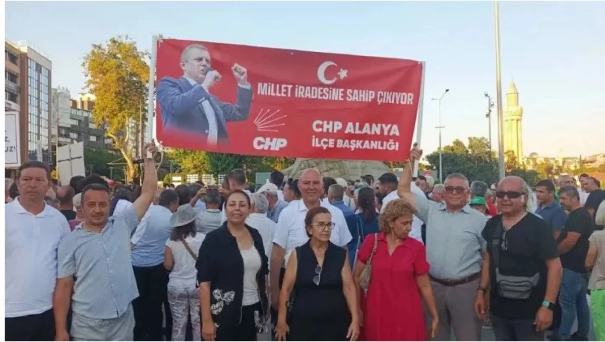 CHP Antalya'da G&ouml;revden Alma Kararına Tepki: Kamacı ve Kandemir'den Mesajlar