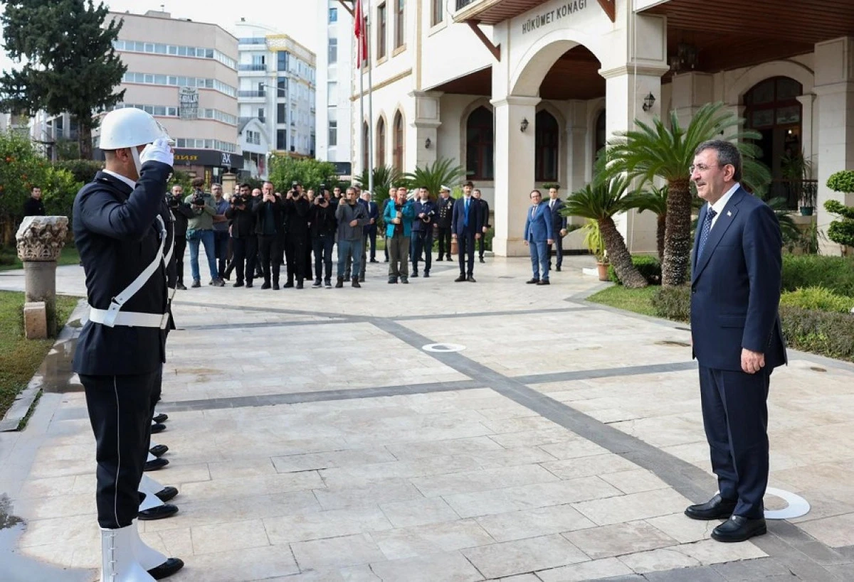 Cumhurbaşkanı Yardımcısı Cevdet Yılmaz Antalya Valiliği&rsquo;ni Ziyaret Etti