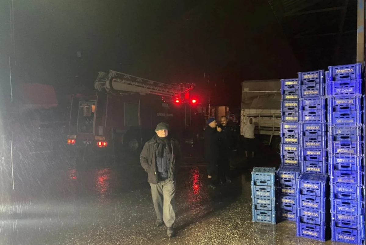 Demirtaş Toptancı Hali&rsquo;nde Yangın Paniği