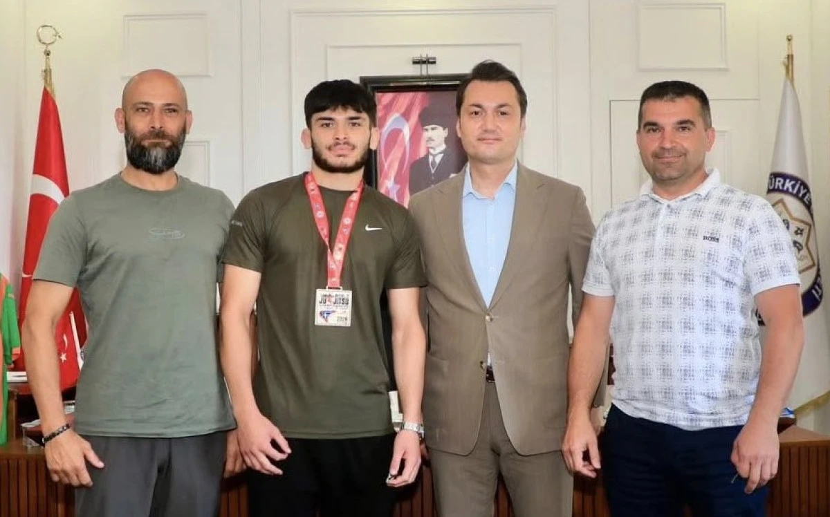 D&uuml;nya Şampiyonu Yusuf Kerim &Ccedil;evik'ten Kaymakam &Ouml;zt&uuml;rk'e Ziyaret