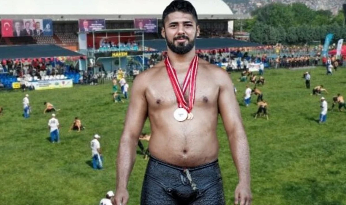 Enes Doğan G&ouml;kbel'de Tarih Yazdı! &Uuml;st &Uuml;ste &Uuml;&ccedil;&uuml;nc&uuml; Kez Başpehlivan Oldu