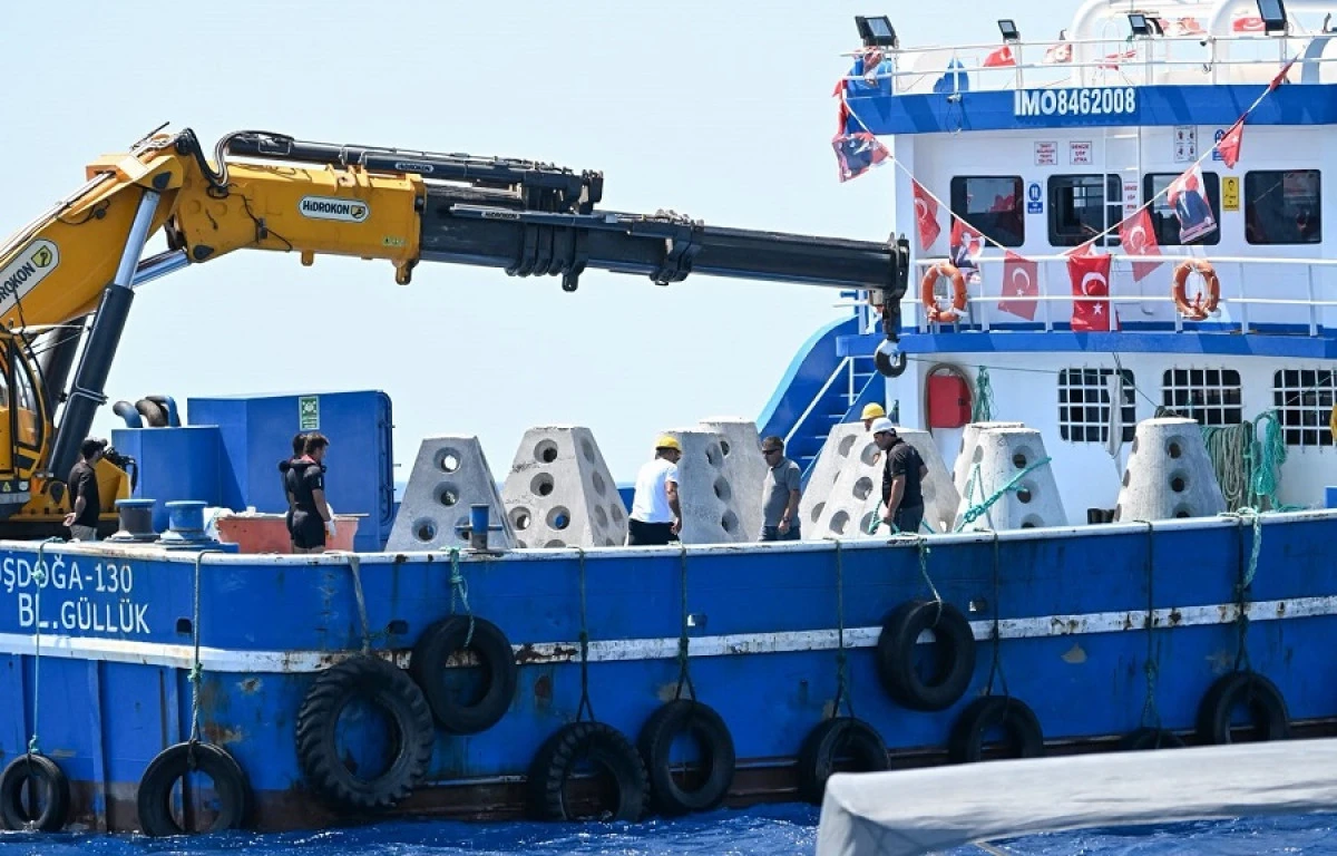 Finike'de Deniz Yaşamına Nefes: 50 Yapay Resif Mavi Sularla Buluştu