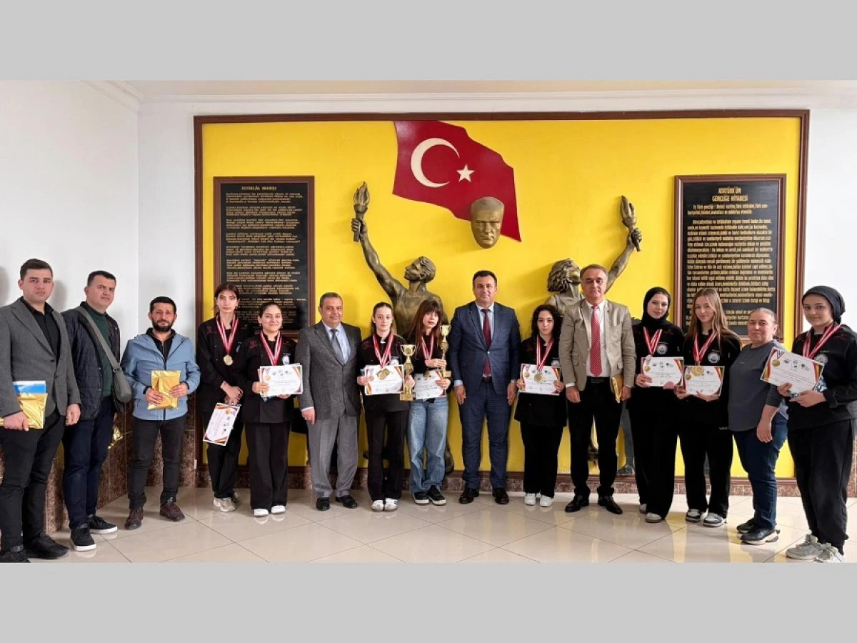 Gastronomi Şampiyonlarına M&uuml;d&uuml;r Yılmaz&rsquo;dan &Ouml;d&uuml;l