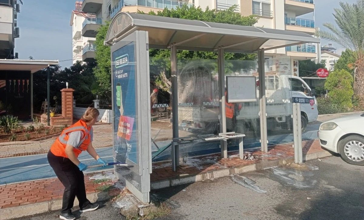 Gazipaşa’da Otobüs Durakları Pırıl Pırıl Oldu