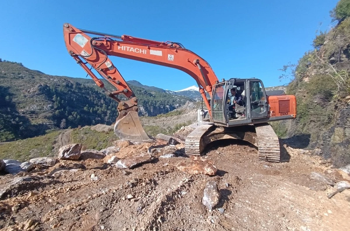 Hasar G&ouml;ren Yollar Onarılıyor