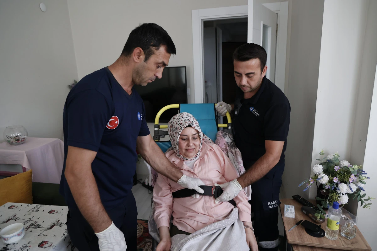 Hastalar Evlerinde Muayene Ediliyor