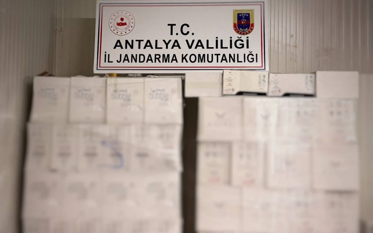 Ka&ccedil;ak Şampanya Operasyonu! Manavgat'ta Bin Litre Sahte Alkol Ele Ge&ccedil;irildi