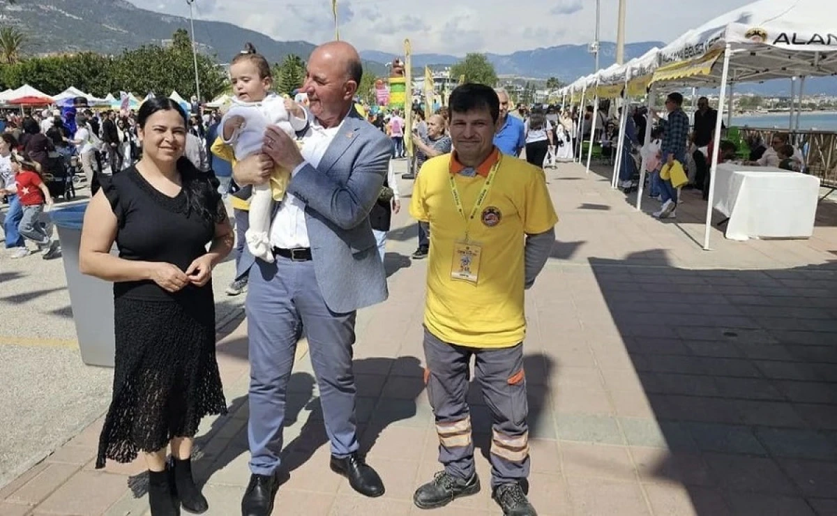 Kandemir &Ccedil;ocuk Festivali&rsquo;nde Miniklerle Buluştu