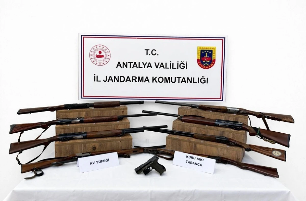 Kaş&rsquo;ta Ruhsatsız Silah Operasyonu: 9 Av T&uuml;feği Ve 1 Kuru Sıkı Tabanca Ele Ge&ccedil;irildi
