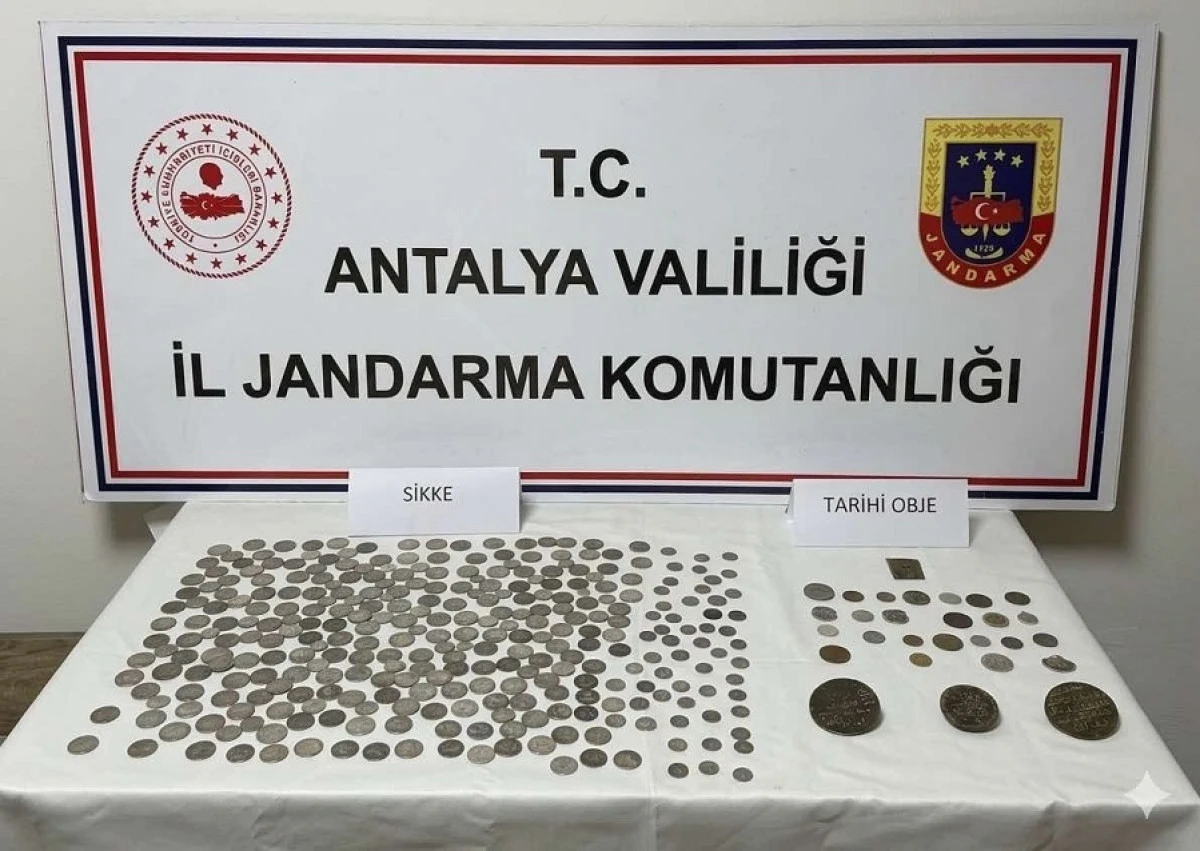 Kaş&rsquo;ta Tarihi Eser Ka&ccedil;ak&ccedil;ılığı Operasyonu: &Ccedil;ok Sayıda Obje Ele Ge&ccedil;irildi