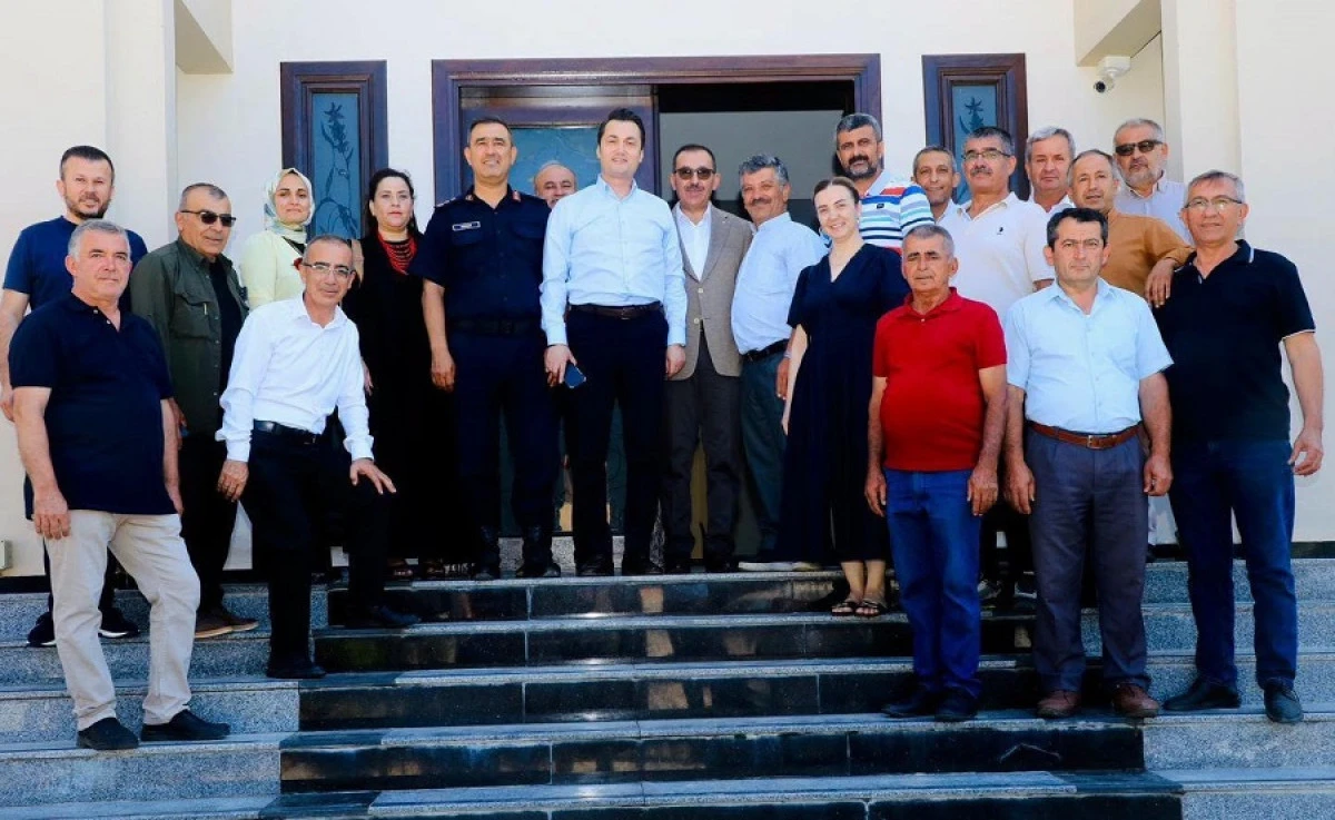 Kaymakam &Ouml;zt&uuml;rk Muhtarlarla Bir Araya Geldi