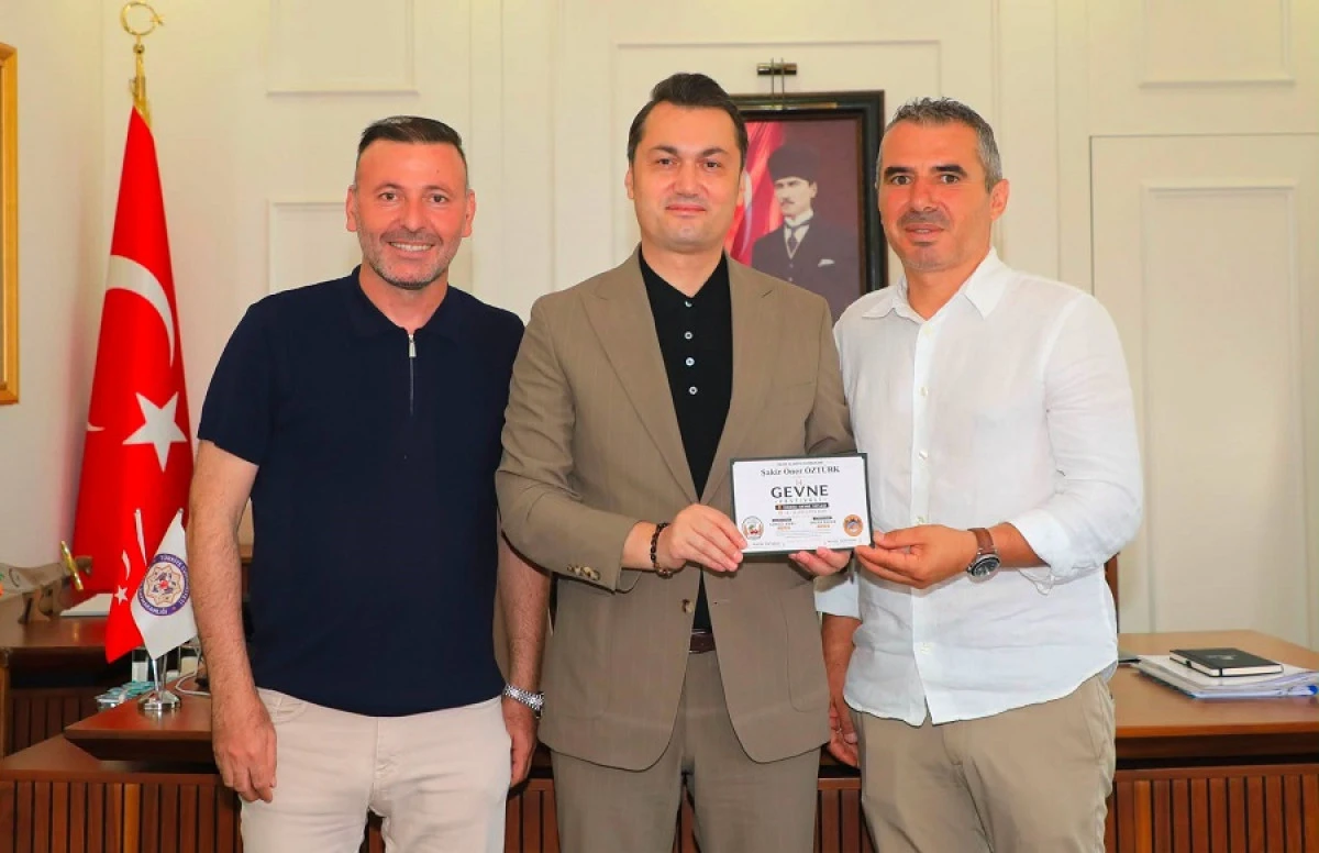Kaymakam &Ouml;zt&uuml;rk'e Gevne Şenliği Daveti