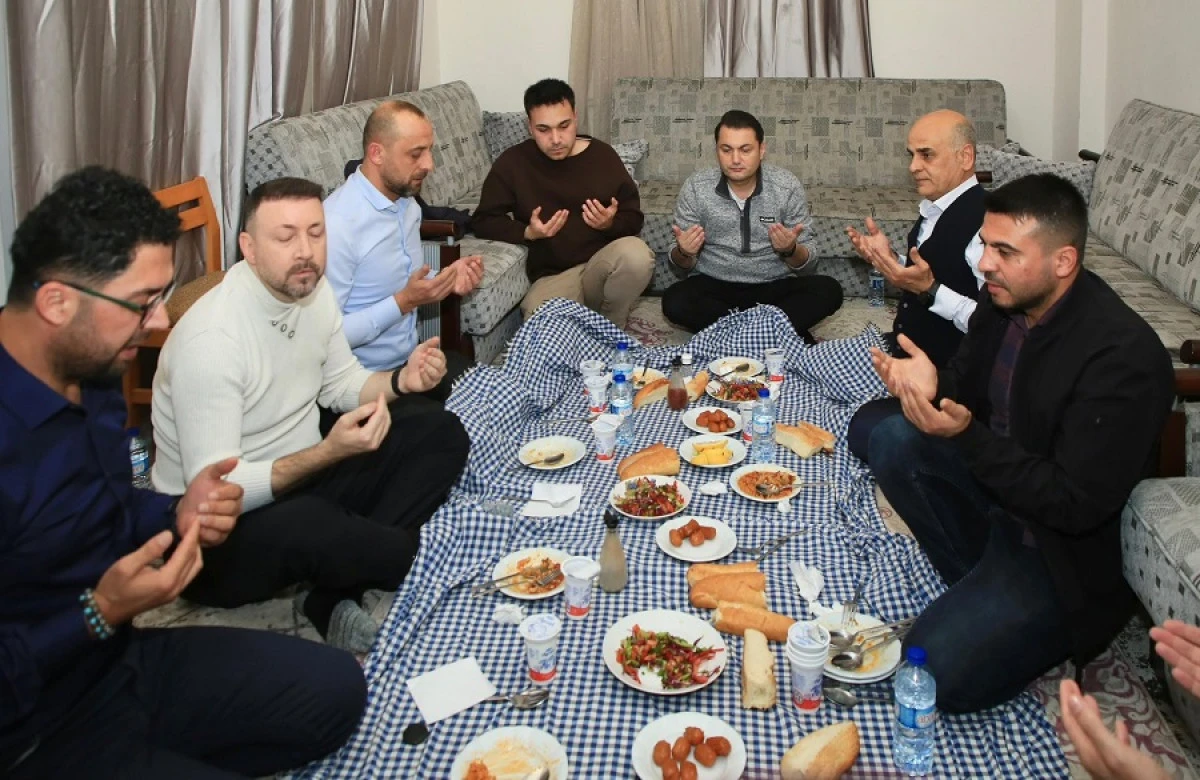 Kaymakam Şakir &Ouml;ner &Ouml;zt&uuml;rk &Ouml;ğrencilerle İftar Sofrasında Buluştu