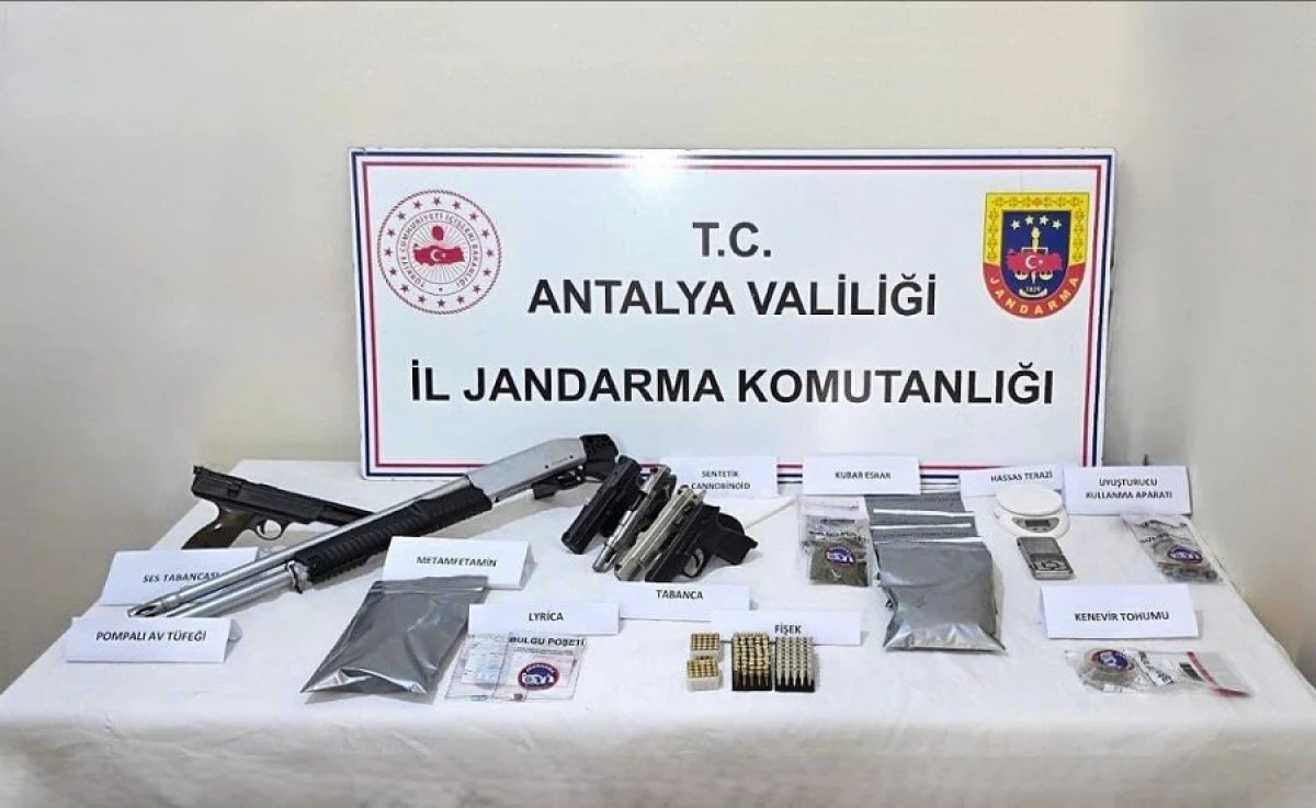 Kemer&rsquo;de Uyuşturucuya Ge&ccedil;it Yok: 27 Ş&uuml;pheliye Operasyon