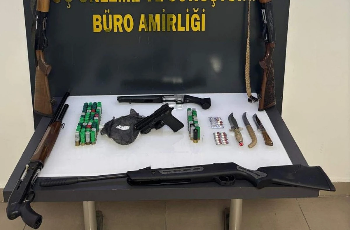 Kepez&rsquo;de Eş Zamanlı Operasyon: Silah Ve Uyuşturucu Ele Ge&ccedil;irildi