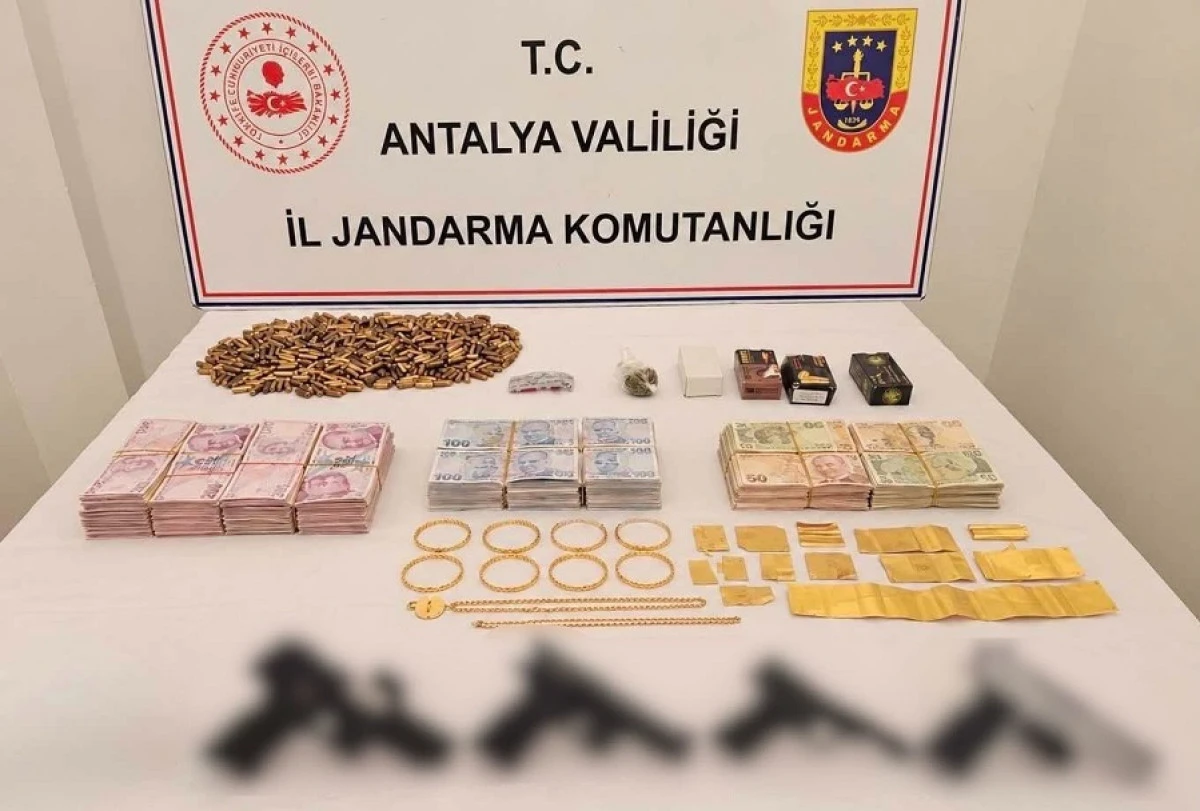 Kepez&rsquo;de operasyon: 3 ş&uuml;pheli g&ouml;zaltında