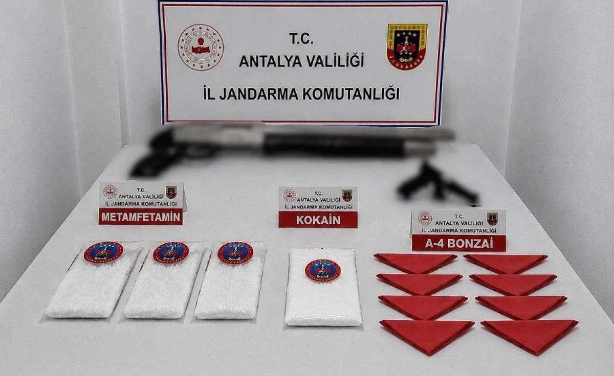 Kepez&rsquo;de Uyuşturucu Operasyonu: Metamfetamin, Kokain Ve Sentetik Kannabinoid Ele Ge&ccedil;irildi