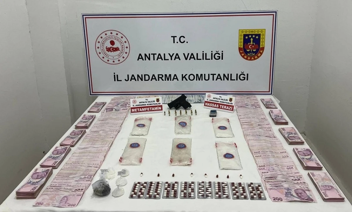 KEPEZ&rsquo;DE UYUŞTURUCU OPERASYONU: SİLAH VE Y&Uuml;KL&Uuml; MİKTARDA MADDE ELE GE&Ccedil;İRİLDİ