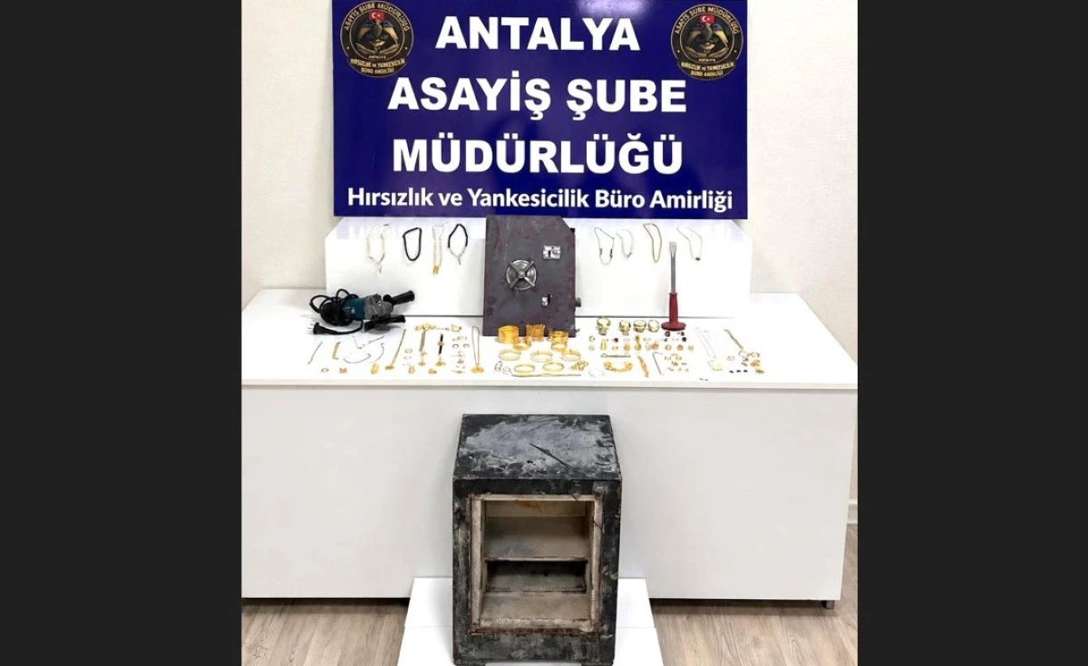 Kepez&rsquo;te 2 Milyon 430 Bin Liralık &Ccedil;elik Kasa Hırsızlığında 4 Ş&uuml;pheli Yakalandı