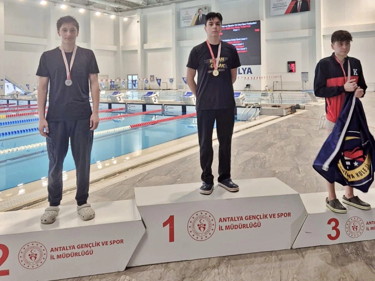 Kestel Sultan Alparslan Anadolu Lisesi Öğrencisi Aden Erdemir’den Yüzmede Büyük Başarı