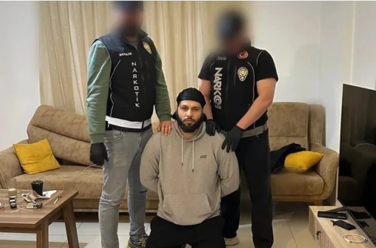 KIRMIZI B&Uuml;LTENLE ARANAN Ş&Uuml;PHELİ ALANYA&rsquo;DA YAKALANDI