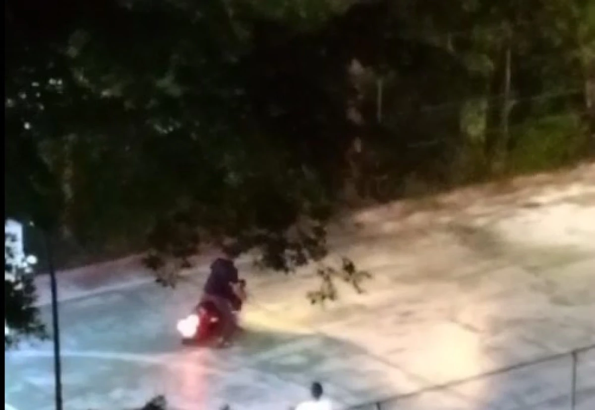 K&uuml;&ccedil;&uuml;khasbah&ccedil;e&rsquo;de Gece Motosiklet Şovu Tepkisi