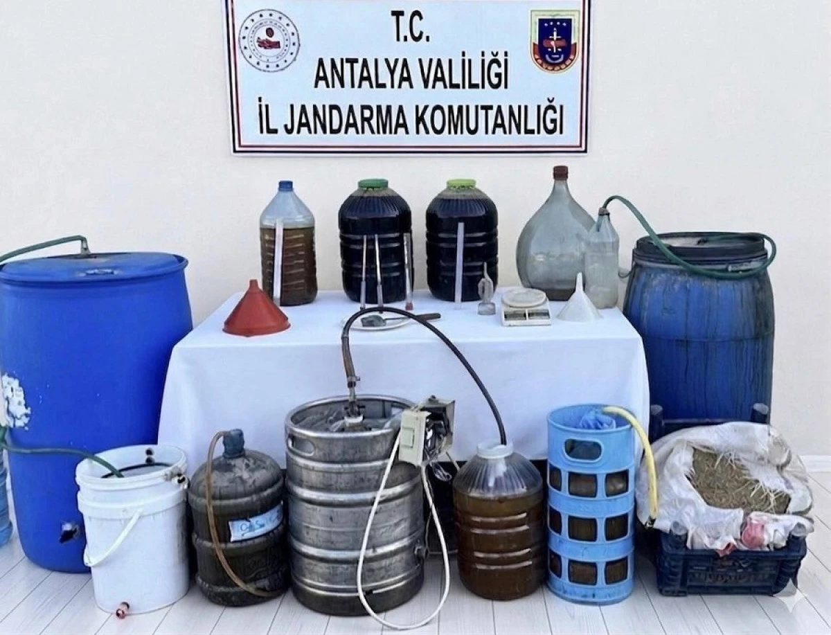 Kumluca&rsquo;da Ka&ccedil;ak Alkol Operasyonu: 800 Litre Ele Ge&ccedil;irildi