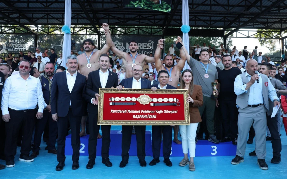 Kurtdereli'de Başpehlivan Mustafa Taş Oldu