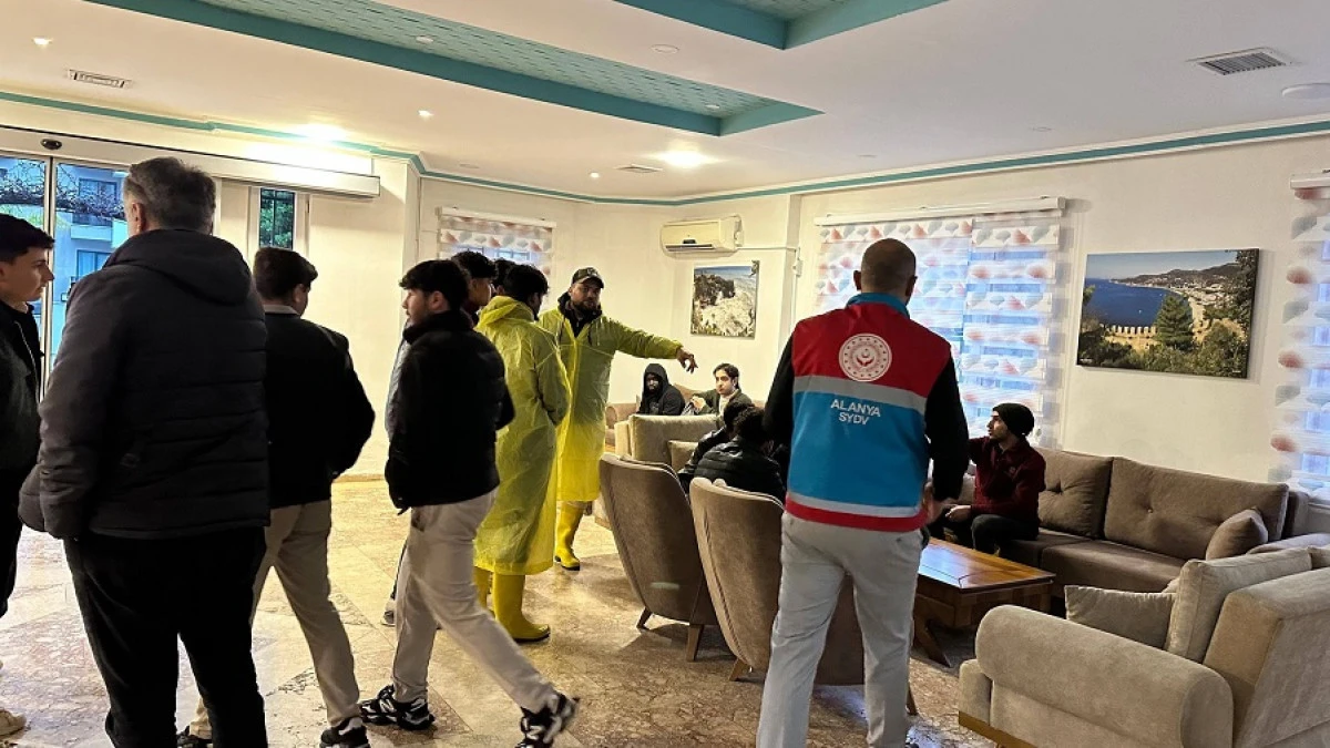 Kuvvetli Yağışlar Sonrası Evleri Zarar G&ouml;ren Vatandaşlara Konaklama Desteği