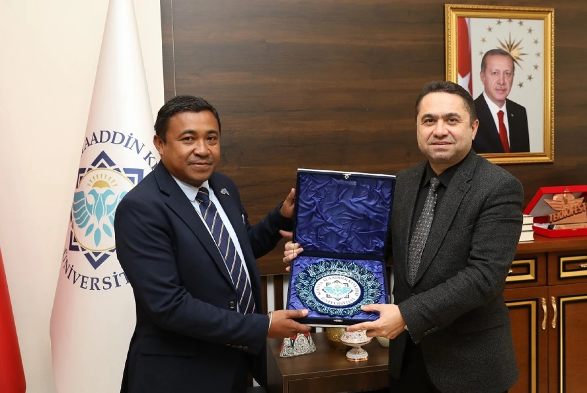 Madagaskar Üniversitesi Heyeti ALKÜ’de İş Birliği Görüşmeleri Yaptı